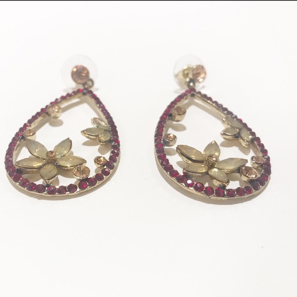 Unique red and gold floral dangling earrings - Picture 7 of 7